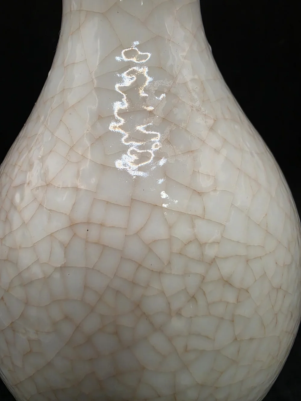 Elegant Crackle-Glaze Ceramic Vase in Cream